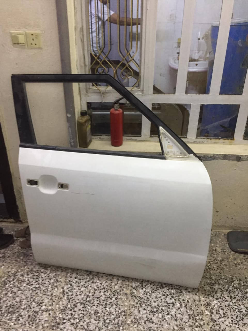 للبيع باب عكس السايق ابيض وباب السايق اخضر وباب خلف السايق جوزي مرشوشات بدون قطرة معجون وبدون ضربة سعر القطعة ٧٥ ألف مكاني الزعفرانية ***********
