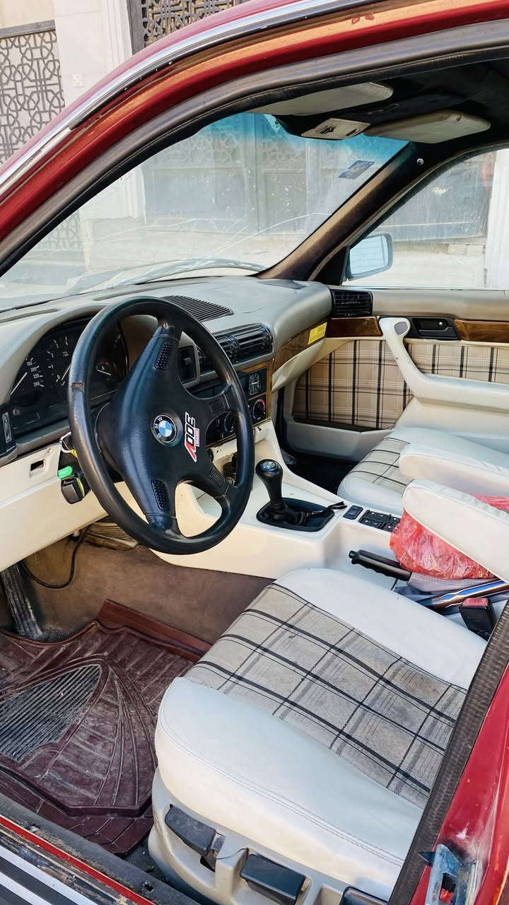 BMW525 20 مكينه
رقم دولي الجديد
داخل ابيض
فتحه شغاله 3 طكات 
شاشه صغيره+كامره خلفيه
كير عادي/محرك مفتوح/بي تبخير كلش قليل ويل M/ تايرات نضيفه
تبريد قطعتين ثلج
حماوه انساها جوه النص وي تبريد 
كهربائيات شغاله كلها
مكاني بغداد الدوره 
السعر ٤٢وبيها مجال للطيبين
مستعجل ع بيعتها رقمي ***********
