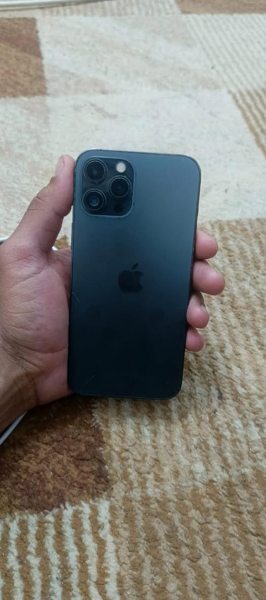 السلام عليكم اقرأ المنشور قبل لا تراسل 
آيفون ١٢برو ماكس نورمال
لون اسود
ذاكرا ١٢٨
دبل سيم
جهاز فقط مصعدا بطاريتو حتى رساله ما بيها
جهاز وضع شركه ما مبدل بي شي ابد 
فقط فجاه راحت0.5ولباقي كلو شرط
جهاز نورمال مكفول من كلشي بس الكامرا x0.5وكفت
تواصل خاص أو تسأل عل رقم ***********
***********
