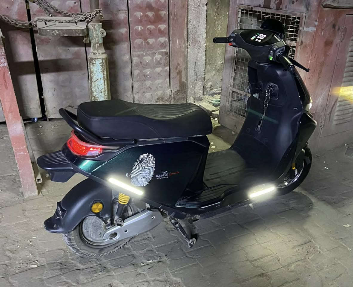 السلام عليكم 
دراجة شحن ملفها 2000 ست بطاريات كبار  
دراجة مال رمبة نظافة 90‎%‎ 
السعر 500 وبيها مجال 
***********
