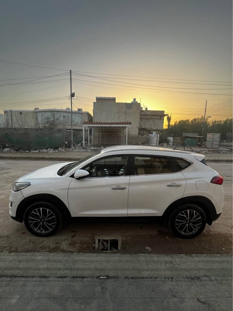 هيونداي توسان 2019 خليجي تشيكية (سايد بريك قدم)
المواصفات الداخلية :
تحكمات ستيرن
داخل صاج
كشنات جلد (لون بيجي)
بصمة 
 دخول ذكي بدون مفتاح 
ترحيب عند الاقتراب
شاشة لمس
شاشة اعطال
لايت اوتو
ماسحات اوتو
كرسي كهرباء سايق + سكن مع جميع الحركات
مودات قيادة عدد 3 comfort, eco , sport
مرايا وسطية عاكس
مرايات جانبية شفط
جامة السايق اوتو
قطعتين تبريد 
شواحن خلفية
سبير ويل 
المواصفات الخارجية :
لايت زنون ناصي + عالي 5 عدسات 
لد نهاري زنون
لايت مع حركة الستيرن عند الالتفاف
اشاير بالمري
ويل قياس 18 مع طخم تاير جديد
مقابض ابواب نيكل 
رقم جديد مع لد خارجي
بيها الجاملغ جهه السايق بارد
والبنيد خشمهpdr
والجنطه صبغ
السعر180  وبيها مجال 
للاستفسار
***********
*********** البصرة, العراق
