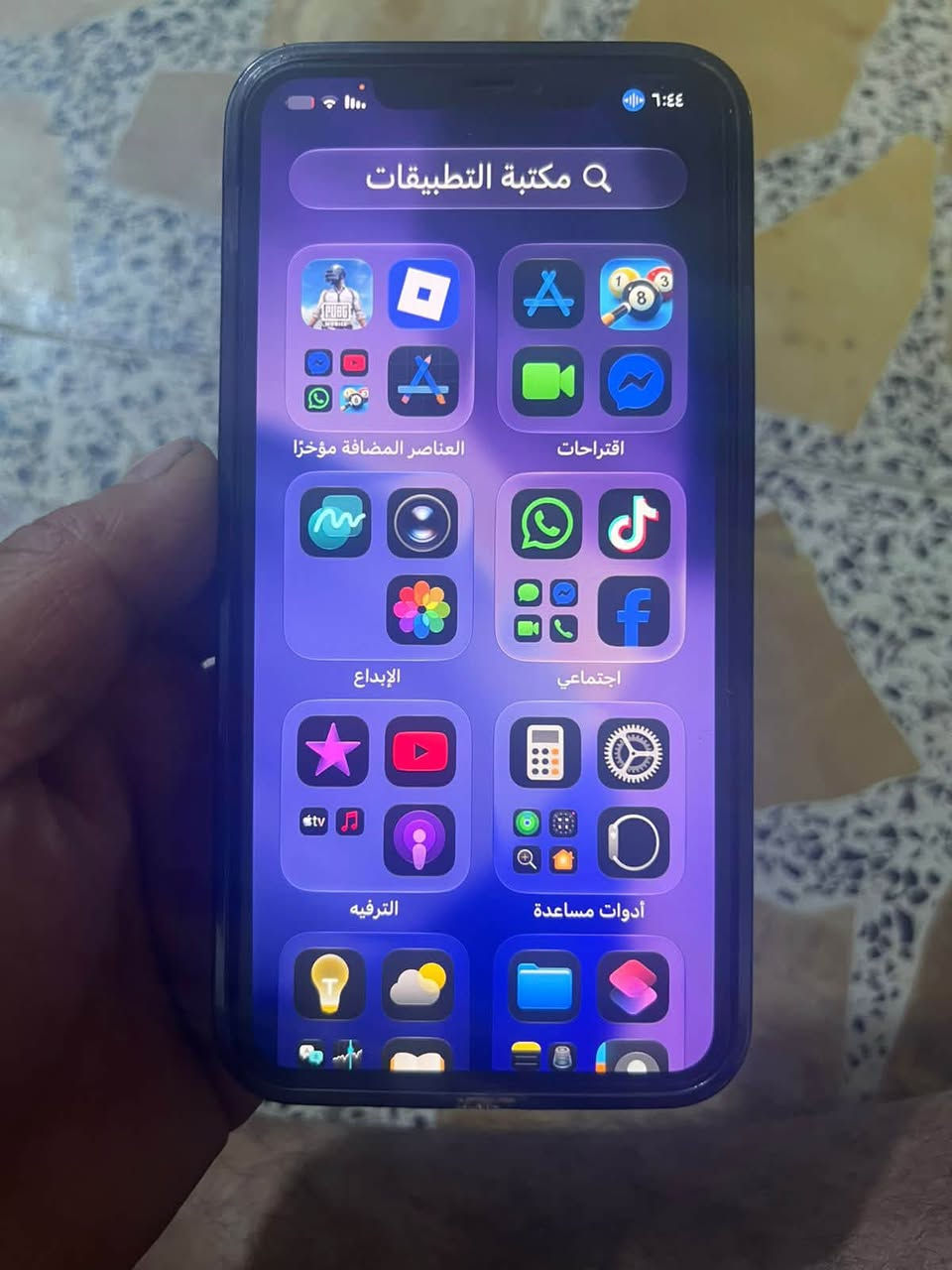 سلام عليكم آيفون ١١برو ماكس نضيف فقط بطاريه  وضهر مبدل ٣٠٠ مكان بلديات  ***********

