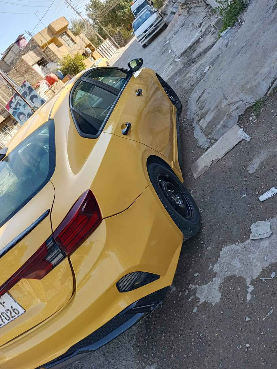فورتي تكسي موديل 23 بدون ايرباك  بدون لغود ولاشاصي حتى بدون حوض بس ليه الخلفيه مدفوعه كير مكينه تبريد صدر كله على وضعيت الشركه سياره جديده مصفره هيئة غرمات سعر 153اتصال ***********
