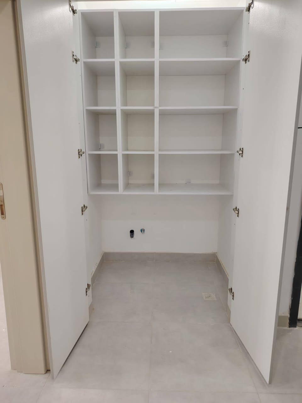 شقة للإيجار مساحة١٤٠م..مجمع النسيم ستي حي الجهاد..غرفتين نوم وصالة..مجهزة بكاونتر مطبخ حديث وديكور مدخل ولوندري غسالة بالكامل..للإستفسار ***********
