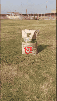 إستخدام #الهيومك_السلوفاكي 🇸🇰  في  ادامة  أرضية ملعب نادي الكهرباء الرياضي. بتوجيهات المهندس  علي  قاسم. Ali Qasim 
#مكتب_النور_الزراعي 
#شركة_الماس_الاصفر 
***********
