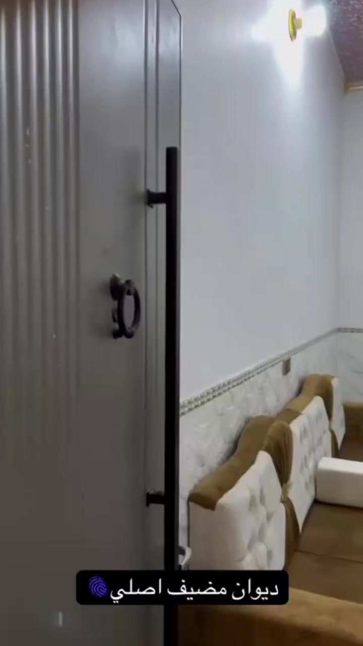 تم بحمدالله وفضله تسليم ديوان مضيف الخال نوفل السنجري في بهرز بلوك اسود وخشب جام روسي اقماش حسب الطلب اسفنج ضغط هاي اكستره ١٠ سم للطلب والاستفسار التواصل على الرقم ***********يتوفر وتساب العنوان ديالى بعقوبه بهرز المثلث قرب جامع عائشه
