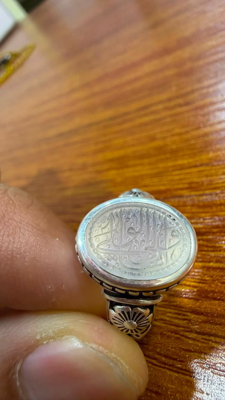 تحفة فنية  من صياغات عارف البحرين عقيق ابيض زجاجي مخطوط بقلم داوود  ***********
