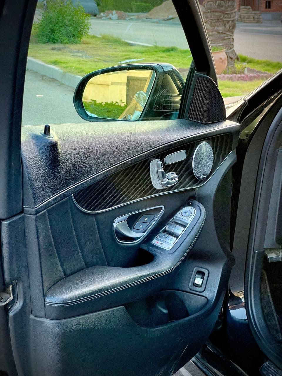 السلام عليكم    (للبيع)
النوع:مارسيدس وارد امريكي 
الفئه: c300
الموديل2017
الرقم:اربيل 
⭕️⭕️بدون ايرباك ⭕️⭕️
سنويه جديده لل2030+هزه جديده 
صدر امامي خلفي جديد 
تخم تاير جديد 
المواصفات
تحكم ستيرن 
تحكم كشنات 
تدفئه تبريد كشنات 
قطعتين تبريد 
شاشه موس 
كير تعليك 
سقف بانورامه
رادار امامي خلفي
نقاط عمياء
انضمة قياده
تحذير تصادم
لايت عدسه 
بك لايت لد
داخل اسود اصلي
وبعد بيها هواي مواصفات  
كير مكينه كفاله وبوظع الشركه هم 
مكانها بغداد 

الحادث كما موضح بلصور +السونار مرفق بلمنشور 
السعر 228 وبيها مجال قليل 
السياره بأسمي تريد تحويل تريد وكاله

رقم الهاتف :***********
