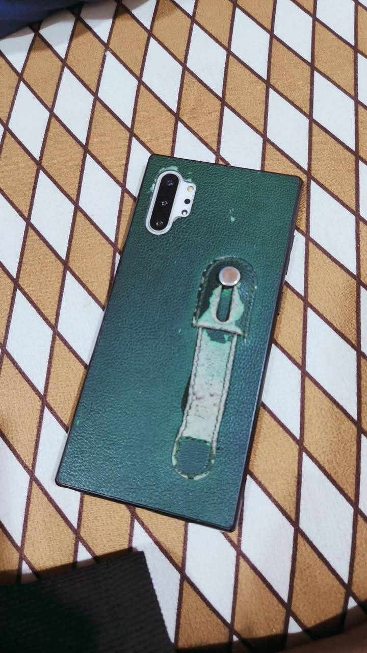 سلام. عليكم سامسونك. نوت 10 بلاس ذاكره 256 دبل شريحه. اصلي عربي بل كامل عربي مو مقلد  جهاز مكفول مبدل قاعده شحن صار سنه  وضهره مكسور  بدون ملحقات. سعر 240 وبي مجال بسيط للبيع تو مراوس حسب القناعه مكاني البصره مطيحه ***********
