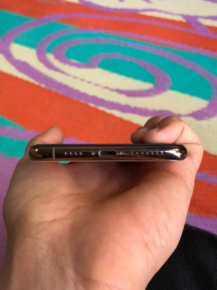 ايفون اكس ماكس للبيع نضيف كلش 
ذاكره 256 وبطاريته 79 ما مفتوح نهائياً 
سعره 240 ألف بيه مجال بسيط 
*********** ناصريه مركز
