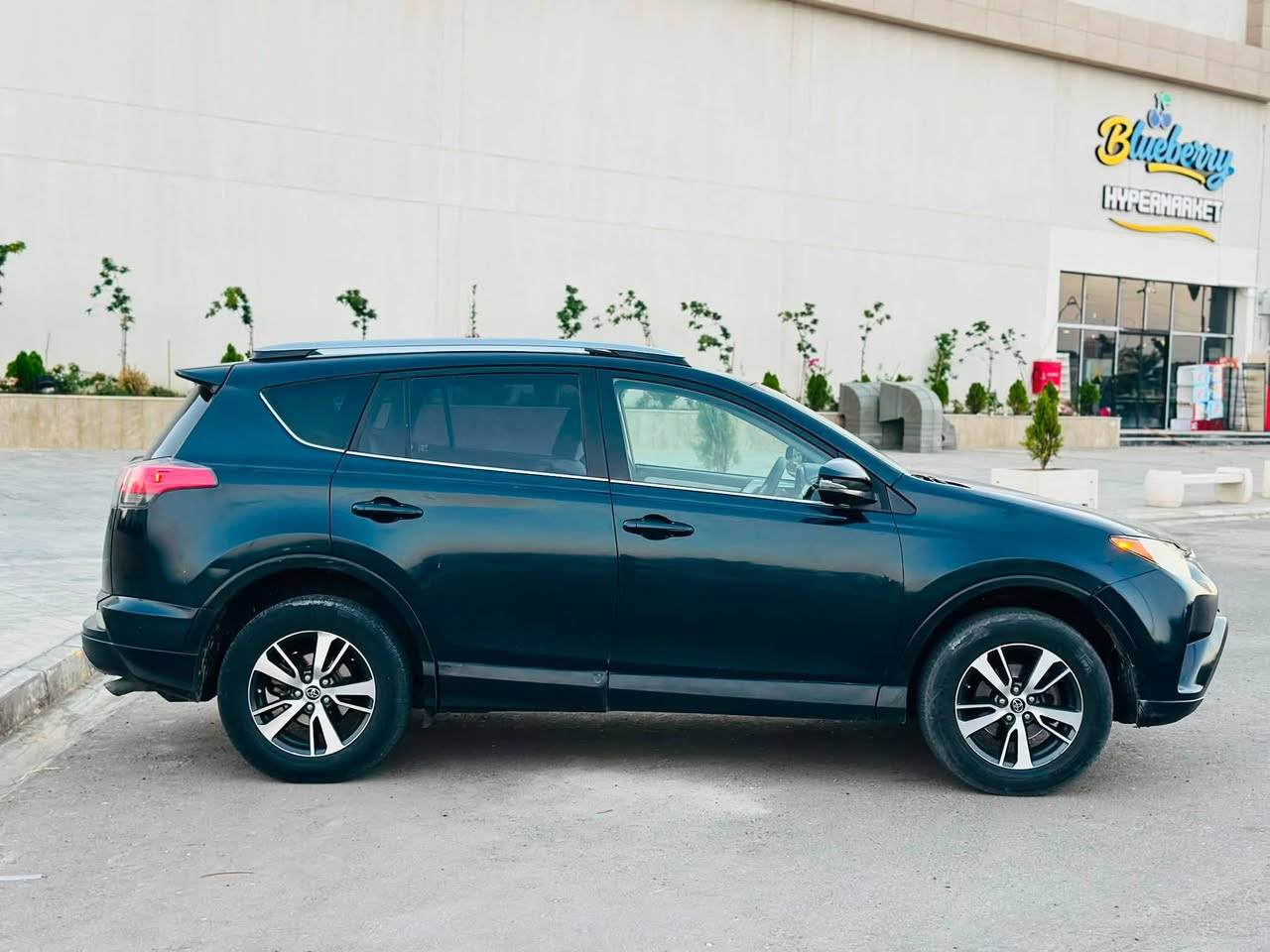 السلام عليكم….
للبيع بسعر مناسب جدا 118$ اعتذر عن الاقساط والوعده
تويوتا راف 4 (RAV4) 2017 XLE وارد امريكي فول مواصفات 1/1 لون زيتوني متغير (ابو الشذرة) داخلها ملكي رقم سليمانية انكليزي (21) سنويه جديدة لغاية 2030 هزة جديدة شرط التحويل….
سيارة بيها صبغ جاملغ وبنيد جهه السكن وبابين رش فقط والباقي مكفول…. بدون دواخل …رقم الشاصي مرفق مع الصور…
سيارة جاهزة بدون اي نقص….
محرك 4/2500 سلندر… محرك بلادي…
شرط محرك وكير وصدر وكهربائيات وتبريد وتدفئة وتخم تاير سيارة جاهزة من كلشي…
مواصفات XLE (داخل ملكي أبيض سلايت و5 ويل كب كروم وشاشة وكامره وحساسات واشاير بالمري وشفتات وتحكمات وبلاجكتورات وكشن جلد ملكي وتبريد لمس وبعد بيها اهواي مواصفات مايحتاج اذكرها)…
العنوان/ صلاح الدين/ تكريت/ القادسية…
السعر 118$ اعتذر عن الاقساط والوعده…
للاستفسار ***********
***********
