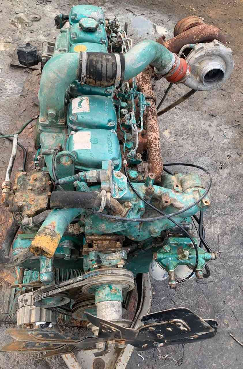 للبيع محرك فالفو دي ١٠ كير ٤×٤ مكان محموديه سعر ٢٠ ورقه  الهاتف ***********
