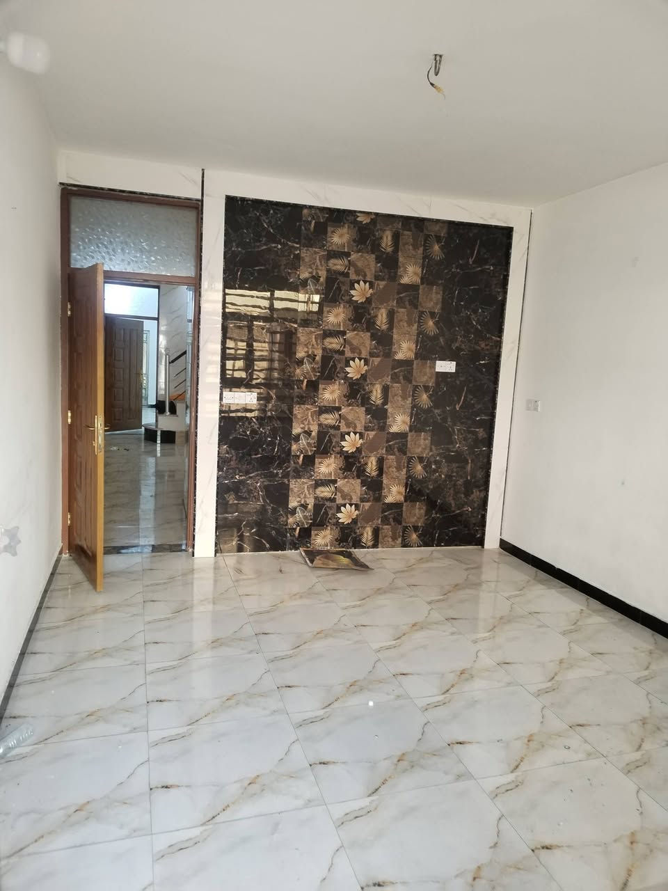 مشتمل للبيع
ابو دشير الموقع بالف قرب مخبز اللامي

من جهة النجارين المساحة ٨٠ م

الواجهة ٤ متر ونزال ٢٠ م
اتصال ***********
