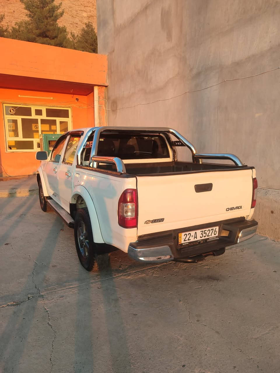 پیکاب شوفرلیت٢٠٠٤
پیکاب دەبل قەمەرە  دەبل اکسل رەقەم هەولیر سەنەوی رەقەمی نويیە گیر و مەکینەو ئەکسلی بەشەرتە سەیارەکە جەند پارجەیەکی و سەقفی پەمپە بەبێ لیدران سەیارەکە موزایدەی پۆلیسیە 
نرخی٦٧$کەمیک مجال
***********
بیکاب دبل  قمرە و دبل اکسل رقم وسنویە جدیدە  رقم اربیل گیر محرک کل بشرط
