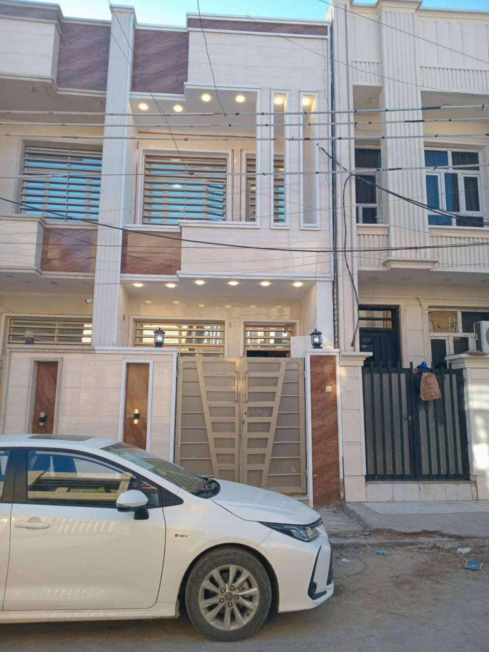 يوجد عقار مساحة ٧٥ الواجهة ٣ و ٧٥٠ * ٢٠
يحتوي ٣غرف نوم صالة حمام تواليت ومطبخ المنطقة ديوان المخابرات حي الجهاد 
الاستفسار ع هذا الرقم 
***********
