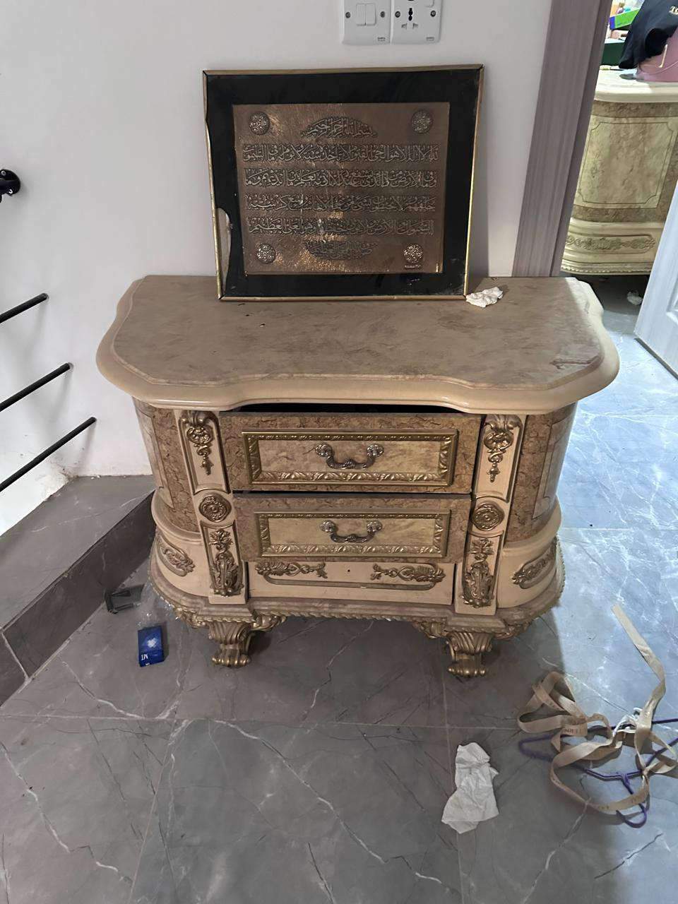 غرفت نوم للبيع ما بيها اي ضرر سعرها 600وبيها مجال
***********
