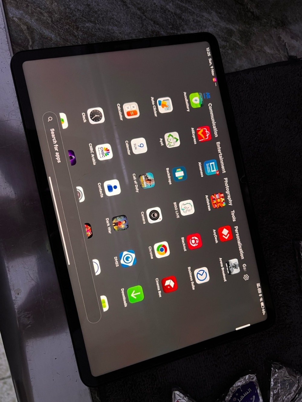 الجهاز نظيف جدا كلش نظيف شاشته بيه نقطة بيضة تبين بالابيض كلشي بي يخبل سعره 225 الف  وبي مجال قليل جدا
الشاشة: شاشة كبيرة بحجم 11 بوصة ودقة عرض 1800x2880 بكسل.
المعالج: معالج قوي من نوع Snapdragon 870 لتجربة سلسة في تعدد المهام والألعاب.
الذاكرة: 8 جيجابايت ذاكرة وصول عشوائي (RAM) و 256 جيجابايت مساحة تخزين.
البطارية: بطارية ضخمة بسعة 8840 مللي أمبير في الساعة.
الشحن: دعم الشحن السريع بقوة 33 واط.
الكاميرات: كاميرا خلفية بدقة 13 ميجابكسل وكاميرا أمامية (سيلفي) بدقة 8 ميجابكسل.
التصميم: تصميم أنيق من المعدن أحادي الجسم وبسماكة 6.51 ملم.
الصوت: مكبرات صوت رباعية مع دعم تقنية Dolby Atmos لتجربة صوتية غامرة. 
رقمي  مكاني بغداد حي الجامعة ***********