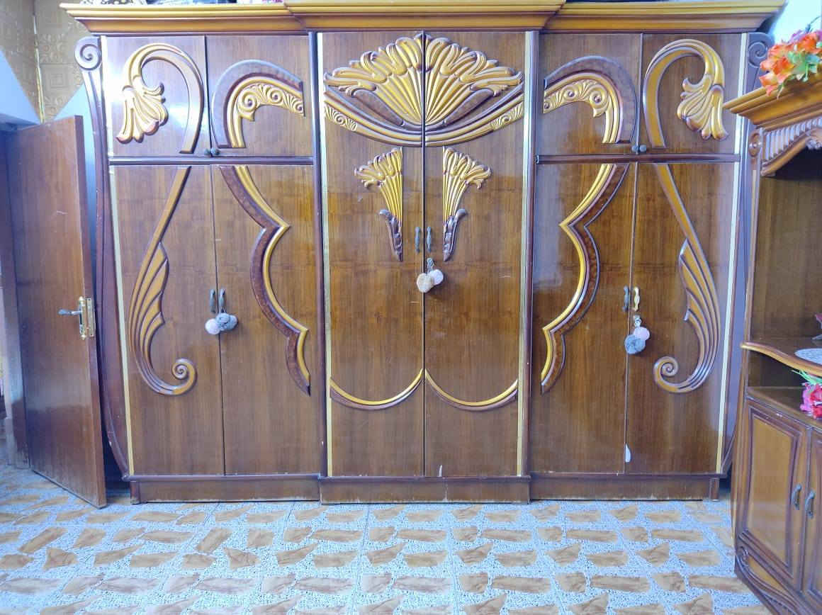 غرفة اخشاب عراقي للبيع،  تكمه ، نظيفه وما بيها اي ضرر سعرها 850  للاستفسار على الرقم التالي / ***********
