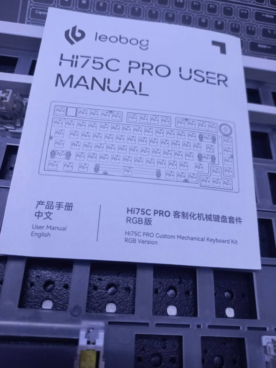 كيت كيبورد ألمنيوم Leobog Hi75C Pro (النسخة اللاسلكية) 🚀
​النص:
للبيع كيت كيبورد Leobog Hi75C Pro غني عن التعريف، النسخة اللاسلكية اللي تشتغل (وايرلس، بلوتوث، سلك).

الكيبورد ألمنيوم ثقيل وصوته معزول توب، جاهز بس تقعد عليه السويتشات والكيبكابس مالتك وتستمتع بأقوى تجربة.

​الحالة: نظيف جداً جديد وليس مستخدم

 وبكامل ملحقاته والكيبل الملتوي
.
​السعر: [38 الف] 
توصيل بغداد والمحافظات 5 الف


**إذا كنت صاحب هذا الإعلان وتريد حذفه لأي سبب، رجاءا أرسل رسالة إلى الدعم الفني**