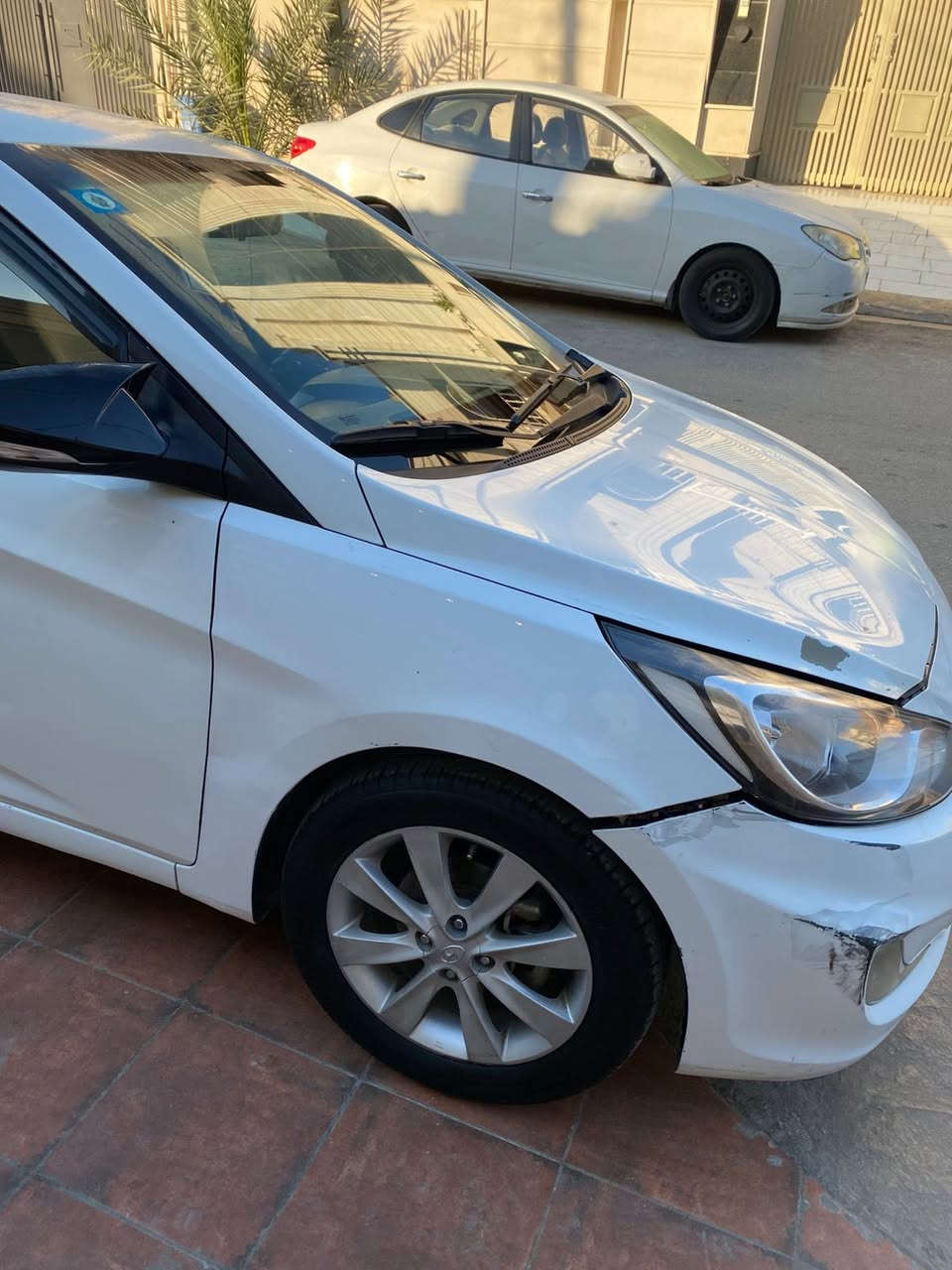 السلام عليكم 
اكسنت 2012 خليجي مال شركة تجي مواصفات عادية ماشية 192 الف كيلو سيارة جاهزة من كلشي رقمهة بغداد الجديد باسمي سعرهة 90 ورقة وبيهة مجال 
*********** محمد
