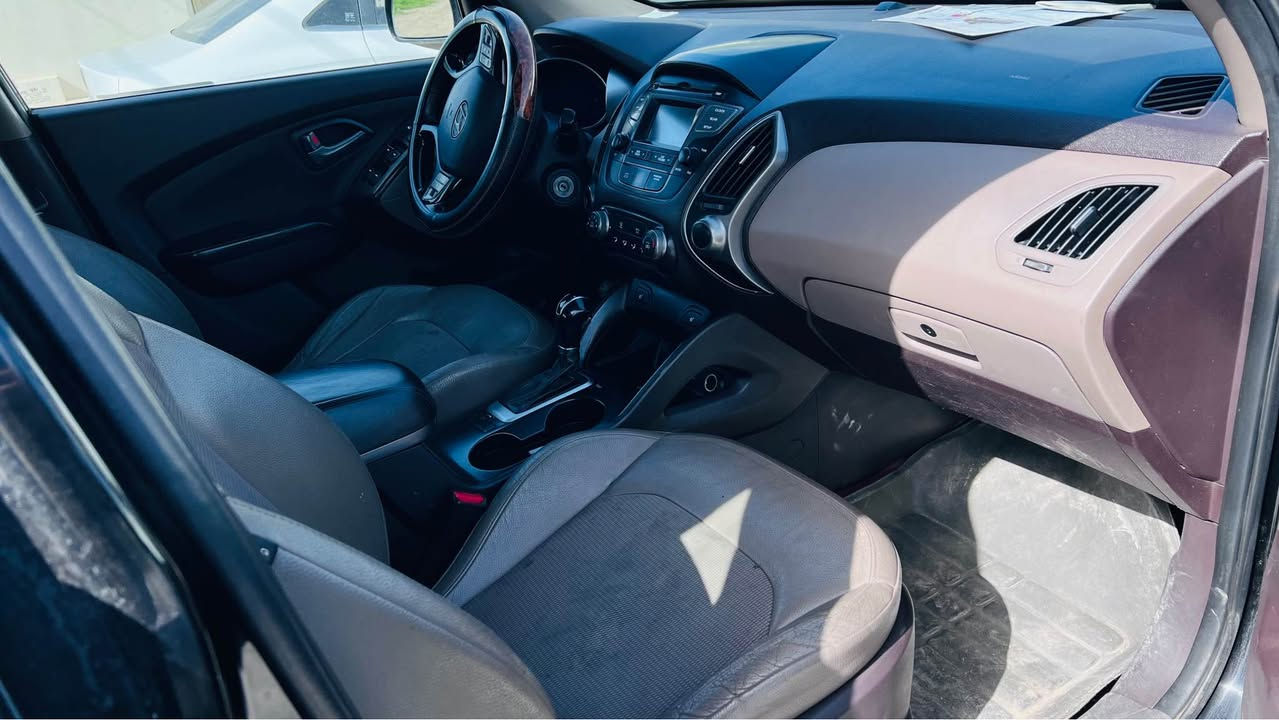 تكسۆن مۆدیل ٢٠١٥ امریكی 
یەك پارچەی بۆیاخە چەملخی دوا سۆنەرەكەیم داناوە
١٠٢میل ڕۆشتوە گێڕو مەكینەی نەكراوەتەوە سەنەوی وڕەقەمی تازەیە بەناوی خۆمانەوەیە
بەشەرتی تحویل غەرامە 
شوێن كلار 
سعر١٢٣$

*********** كالار, السليمانية
