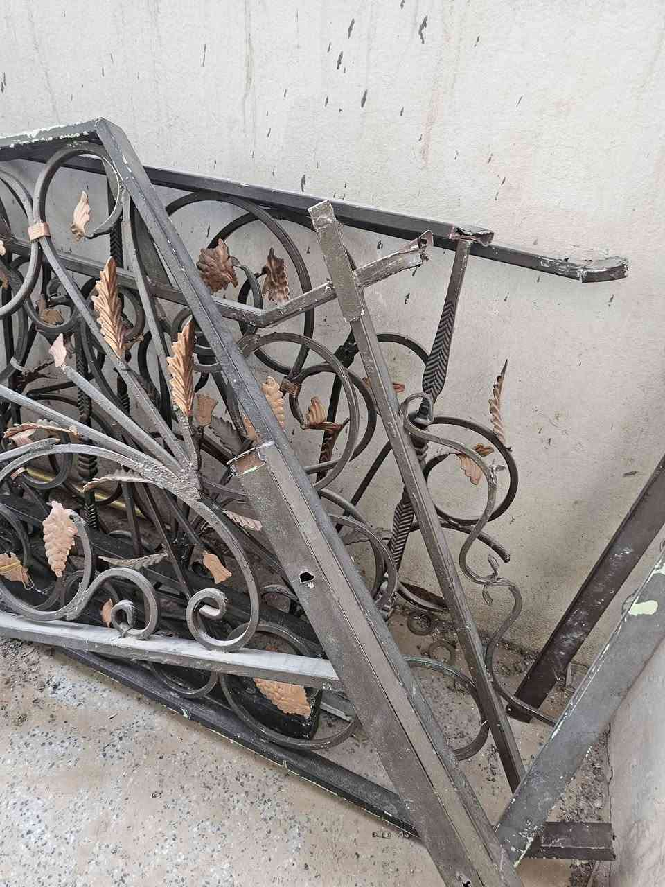 محجر مال طابقين وابواب خشب صاج لبيع
***********
المكان نجف - كوفه نهاية الجمهورية قرب  معمل الثلج
