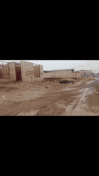 هيكل بحي الحكيم نزله زرزور 200 متر لاساس رفته علا شارع ريسي  مسجل بلديه غرفتين وهول ومطبخ وستقبال وصحيات ومناور 
قريب علمدرسه السعر 33 بيه مجال
الستفسار ***********
