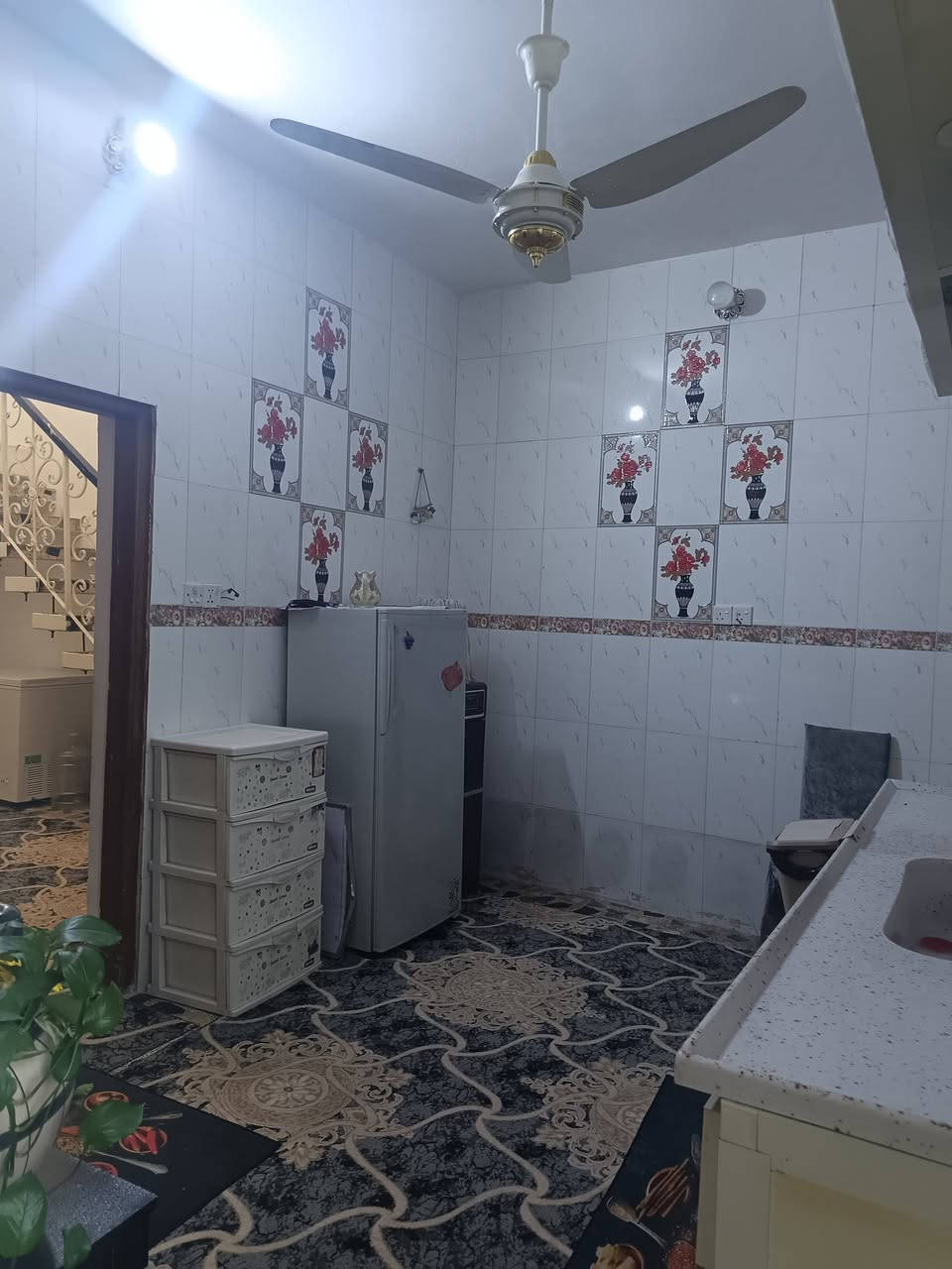 دار للبيع طابو صرف م ١٠٠ طابقين في الحر حي المؤمنين قرب شارع السايدين وقرب مدرسة سيد الماء . للاستفسار اتصل عالرقم ***********
