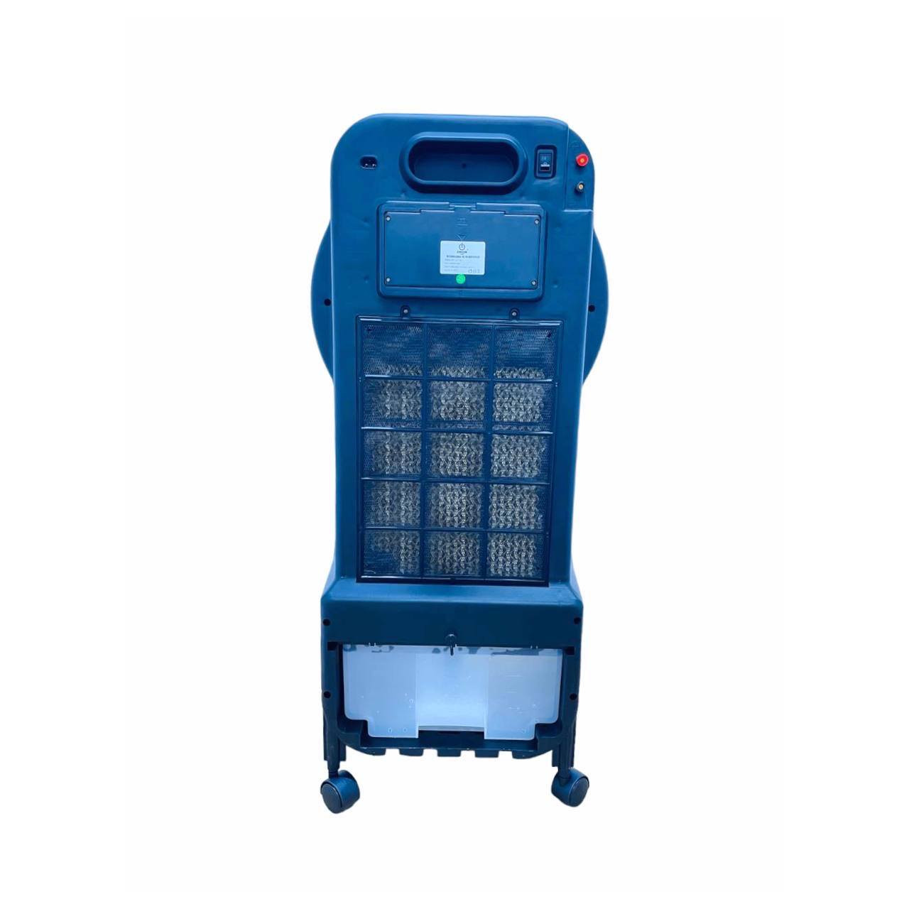 مروحة دوارة بزاوية 360
درجة لتوزيع الهواء بكفاءة

تعمل بالشحن والكهرباء، مزودة ببطارية داخلية 7.7 أمبير
  
خزان ماء بسعة 9 لتر لتبريد أطول
 • بطارية تدوم
14 ساعة على السرعة المنخفضة
 
7 ساعات على السرعة المتوسطة

3 ساعات على السرعة العالية
 
وقت شحن البطارية: 24 ساعة
 
إمكانية ربط بطارية خارجية لزيادة وقت التشغيل
 
إضاءة LED بلونين (أصفر وأبيض) تدوم حتى 50 ساعة على البطارية
 
مؤقت تشغيل بين 1-9 ساعات
 
ريموت كنترول للتحكم عن بعد
 
أربع عجلات متينة لسهولة النقل والحركة

الطاقة: 50 واط

الأبعاد الطول 41cm ' العرض 30cm ' الارتفاع  90cm


**إذا كنت صاحب هذا الإعلان وتريد حذفه لأي سبب، رجاءا أرسل رسالة إلى الدعم الفني**