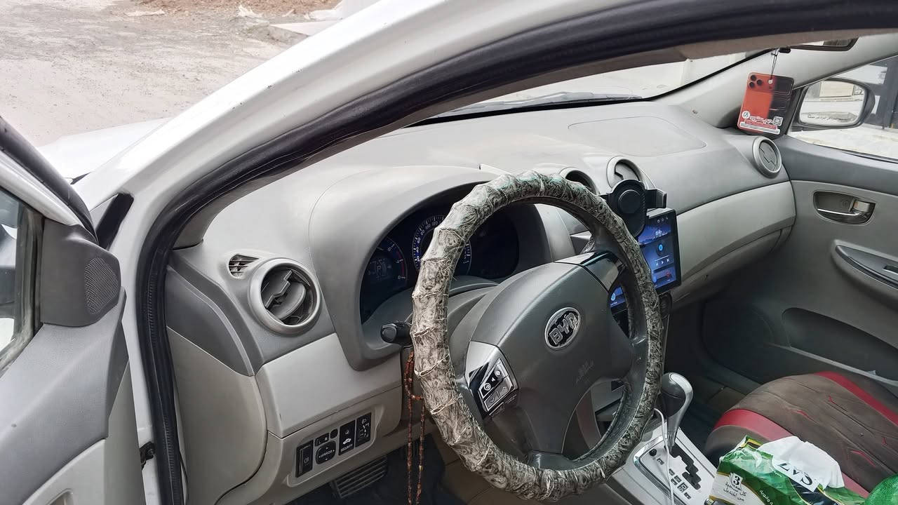 السلام عليكم BYD G3  2013
باسمي سنويه لل2030 محرك بلادي كير محرك نظيف ضررها فقط الچاملغين الخلفي وما مصطلحات ما بيها صبغ تبريدها ثلج كهربائيات كلها شغاله سعر.....40  قفلها بدون معامله 
مكاني موصل حي الفلاح 📞*********** فقط
