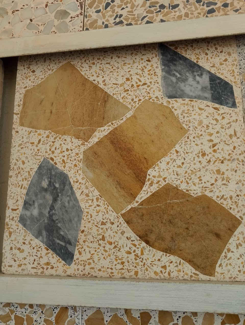 معمل كاشي الإسراء بإدارة ابو حسن لإنتاج كافة أنواع الكاشي ✅.                                                                 مطعم حسب الطلب قياس 40 / 40 ✅                     كاشي رقم 3 ✅.                                                          كاشي رقم 4 ✅.                                                         كاشي رقم 5 ✅.                                                        مواد شرط درجة اولى سمنت سعودي و باحدث المكائن ✅ عنوان موصل جانب الأيمن رقم الهاتف.                                   *********** / ***********
