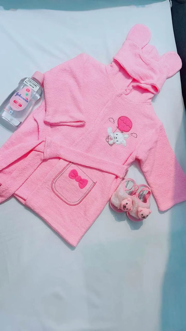 ✨ دفء وراحة لطفلك في كل لحظة! 💙👶

طقم بيبي شتوي ناعم يضم:
🧸 جاكيت بقبعة بتصميم لطيف.
🩵 روب حمام بحزام عملي ومريح.
🐻 حذاء فرو دافئ يكمل الإطلالة.

مصنوع من خامة ناعمة تمنح طفلك الدفء والراحة، ليكون الخيار المثالي للأيام الباردة أو كهدية مميزة للمولود الجديد. 💝

📩 متوفر الآن، راسلونا للطلب والاستفسار على الصفحة 

او واتساب : 0550436737 /0553144258

Adresse :  ‎المحل متواجد في سكيكدة-🇩🇿  شارع بشير 
بوقادوم {الفوبور} جانب السينماء القديمة  ‎
التوصيل متوفر لجميع الولايات


**إذا كنت صاحب هذا الإعلان وتريد حذفه لأي سبب، رجاءا أرسل رسالة إلى الدعم الفني**