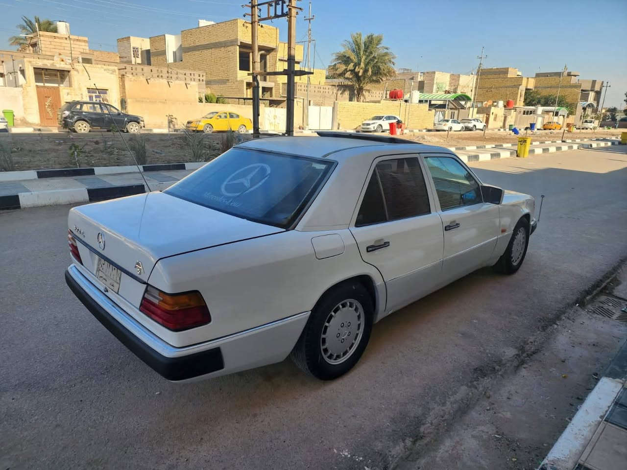 مرسيدس دب E300 موديل 89
رقم بغداد 
صبغ عام للجمالية بدون اي ضرر 
قواعد دبل بلاد 
مكينة بطه 2500
سلايت شغال
اريل كهرباء 
حداديه امامي خلفي جديد
تخم تاير جديد 
السعر 77 وبيها مجال قليل 
الناصريه مركز ***********
مكلف بالنشر اتصال فقط

