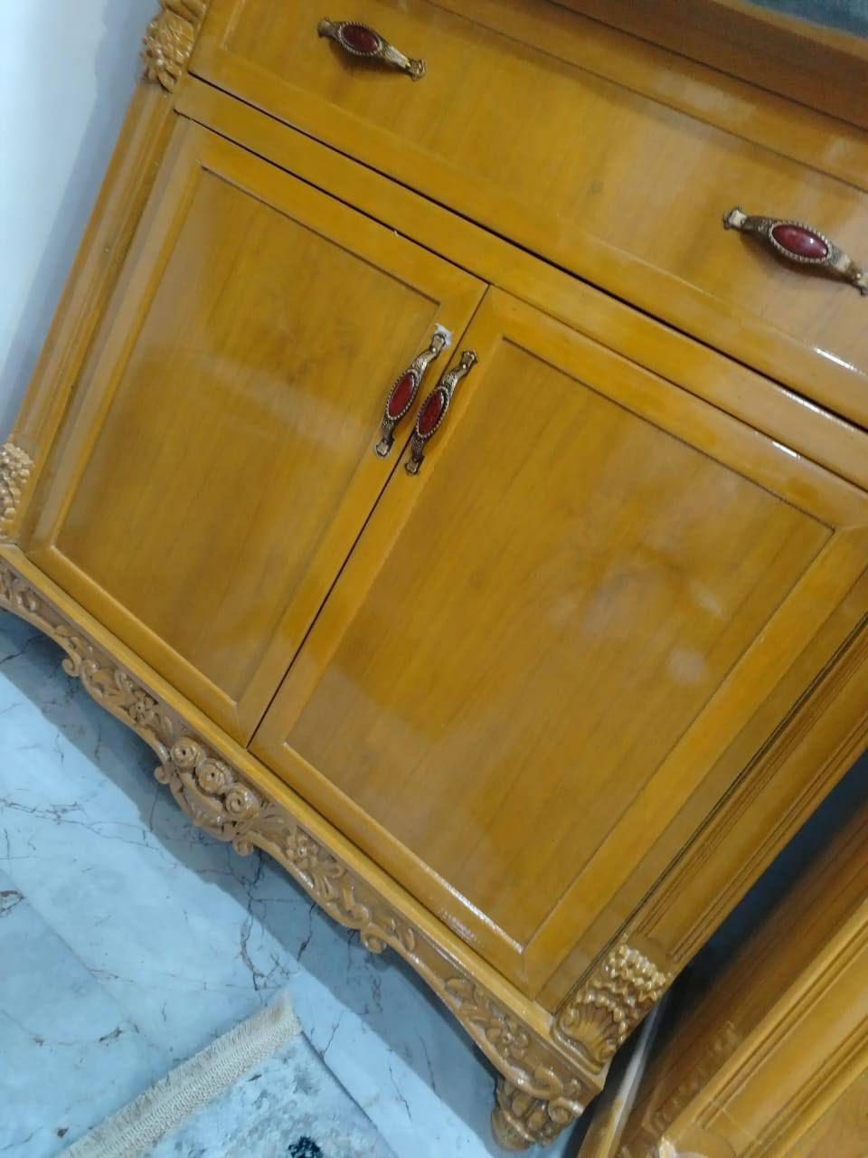 غرفة نوم للبيع صاج عراقي  جديدة استعمال قليل  للاستفسار ***********
