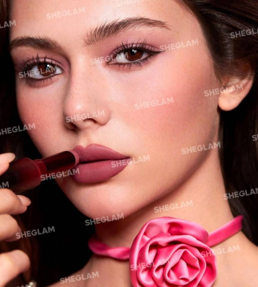 بكج رباعي احمر شفاه من الشركة العالمية شيكلام براند درجة اولى 💯  
مخملي ثبات يدوم 24 ساعة لشفاه ناعمه ترطيب عميق تعتبر معالجة للشفاه. 

سعر الدرزن 130 الف
الدرزن 12 بكج


**إذا كنت صاحب هذا الإعلان وتريد حذفه لأي سبب، رجاءا أرسل رسالة إلى الدعم الفني**