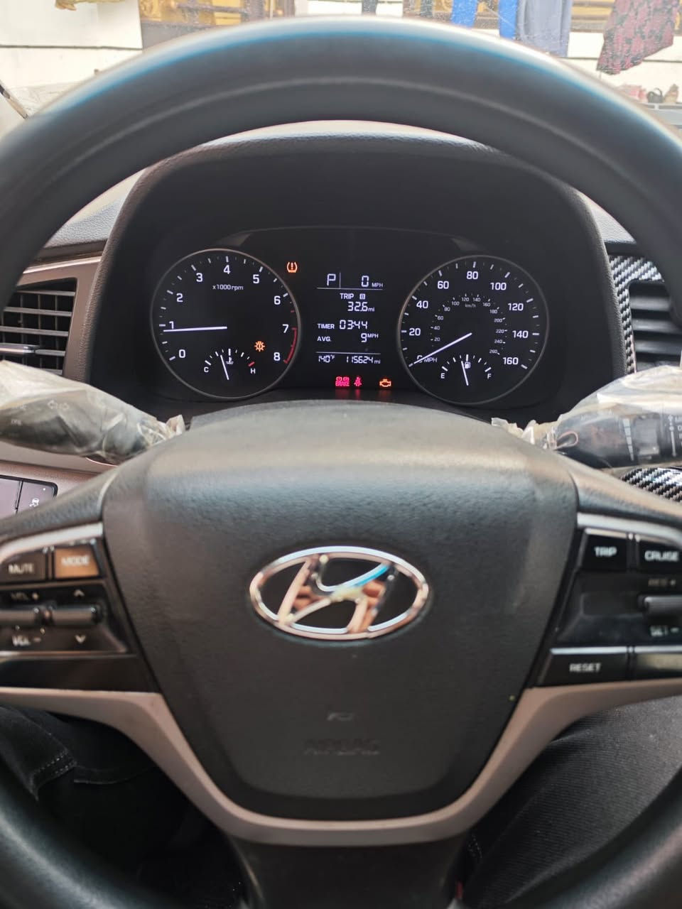 السلام عليكم
للبيع هونداي انترا 

وارد امريكي 

موديل 2017 

حادث جاملغ +بنيد مبدل 

محرك الفين دوش  

رقم بغداد  جديد باسمي 

مكان سيارة بغداد 

السعر 110 وبيه مجال 

رقم تلفون ***********
