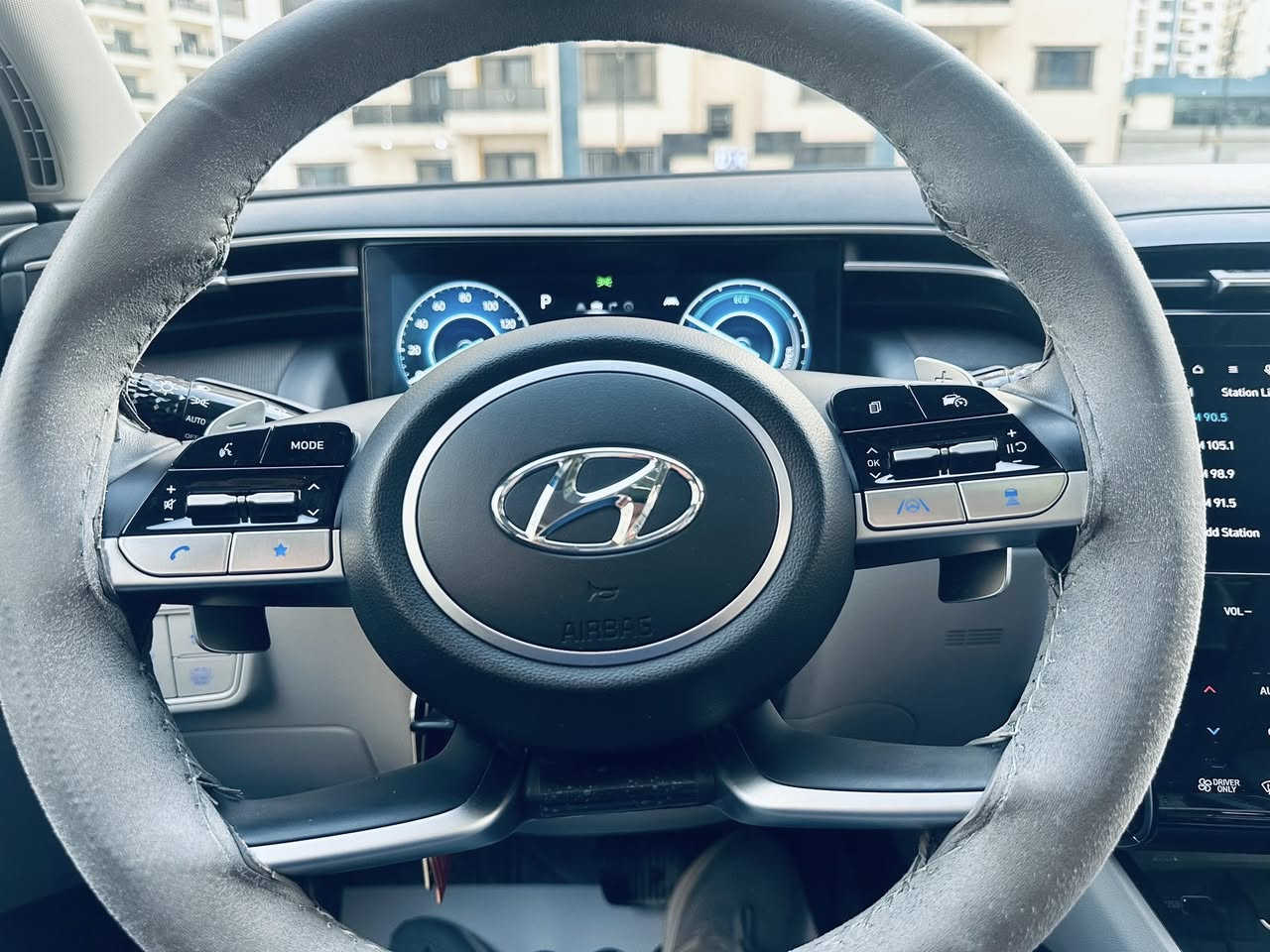 السلام عليكم للبيع قطعه نادره
السياره استيراد خاص

اعلى فئة توسان‏.............. LIMITEDVIP

موديل2024 امريكي زيرو سياره ماشيه فقط 6000

مواصفات سياره كلش هواي ومتخلص

السياره تتقدم وترجع بالبصمه

كير سياره يجي دكم

سياره فور ويل وليس تو ويل

خزن ميموري للكشنات

مري قلاب عنده الرجوع

بصمة تشغيل 

بصمة أبواب لمس دخول ذكي 

بنوراما على طول السيارة 

صندوق كهرباء شفط 

كامرات 360 درجة

 ( جانبية - أمامية - خلفية ) 

كامرات مع الأشارة 

تبريد وتدفئة بالكشنات كشنات أمامية وتدفئة بالكشنات الخلفية

رادرات وسياقة ذاتية 

الكشنات الأمامية كهرباء 

أضواء محيطية متعدد

كشنات خلفية هيتر 

مرايات تعتيم ذاتي 

أبل كار بلي 

أندرويد أوتو 

شاشة دجيتل 3 أشكال للقيادة 

أشاير ترحيب 

أضواء أمامية LED زنون 

أضواء خلفية LED

نظام سماعات BOOSكلش عالي

فول أوامر صوتية 

جامات أوتو 

قطعتين تبريد 

إشارات ب المري 

شفتات ستيرن 

تحكمات ستيرن 

هاند بريك بصمة 

شحن واير ليس 

منافذ شحن 

أوتو هولد 

تشغيل عن بعد 

السيارة أوتو بارك 

حساسات أمامية 

حساسات خلفية 

گير ٣أنظمة أيكو وسبورت ونورمل 

رادار أمامي 

رادار خلفي 

رادار جانبي 

نقطة عمياء

كامرات مراقبة داخلية 

وبعد بيه كلش هواي مواصفات حادث سياره خفيف سطحي بدون تبديل اي قطعه وبدون صبغ السياره جديده جدا دهن جديد مبدل تاير مشلن الاصلي مال شركه السياره رقم بغداد بسمي تحويل ثاني يوم بالعافيه على ياخده

مكاني بغداد 

الاتصال ***********

السعر 238$
