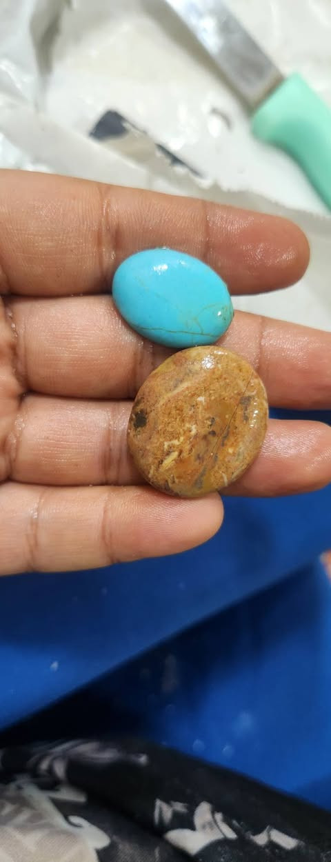 السلام عليكم مجموعه احجار ومجموعه قلايد للبيع بسعار مناسب واتساب *********** او على خاص موجود توصيل لجميع المحافظات العراق
