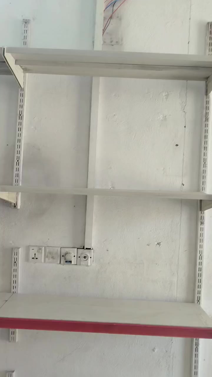 رفوف إيطالية الصنع مال محل انشائيه عدد الرفوف 52 رف القياس 1متر الطول والعرض 30سم رايدهن 300 الف العنوان بغداد الشعب حي البساتين شارع التكاتك للاراستفسار الاتصال على الرقم التالي 
***********
