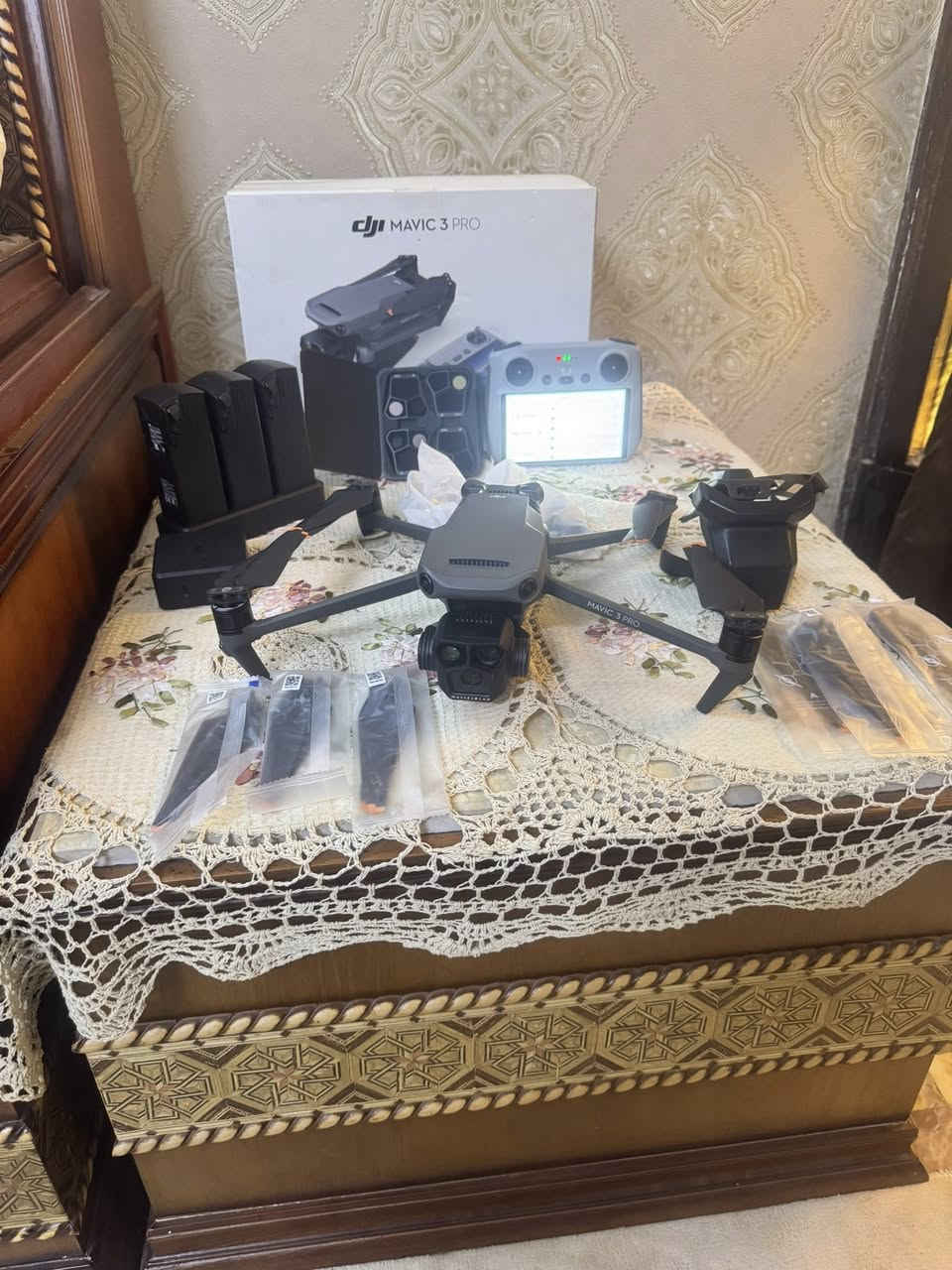 السلام عليكم ورحمة الله وبركاته
يتوفر الدرون العملاق dji MAVIC 3 PRO 
كامل الملحقات نظيف جدا جدا جدا مستخدم ٢،٨٨ ساعة فقط 
نظام الحجز بدون عربون ويتوفر توصيل 
مكاني بغداد حي الجهاد 
للحجز او الاستفسار مراسلة ماسنجر او واتس اب على الرقم ***********
