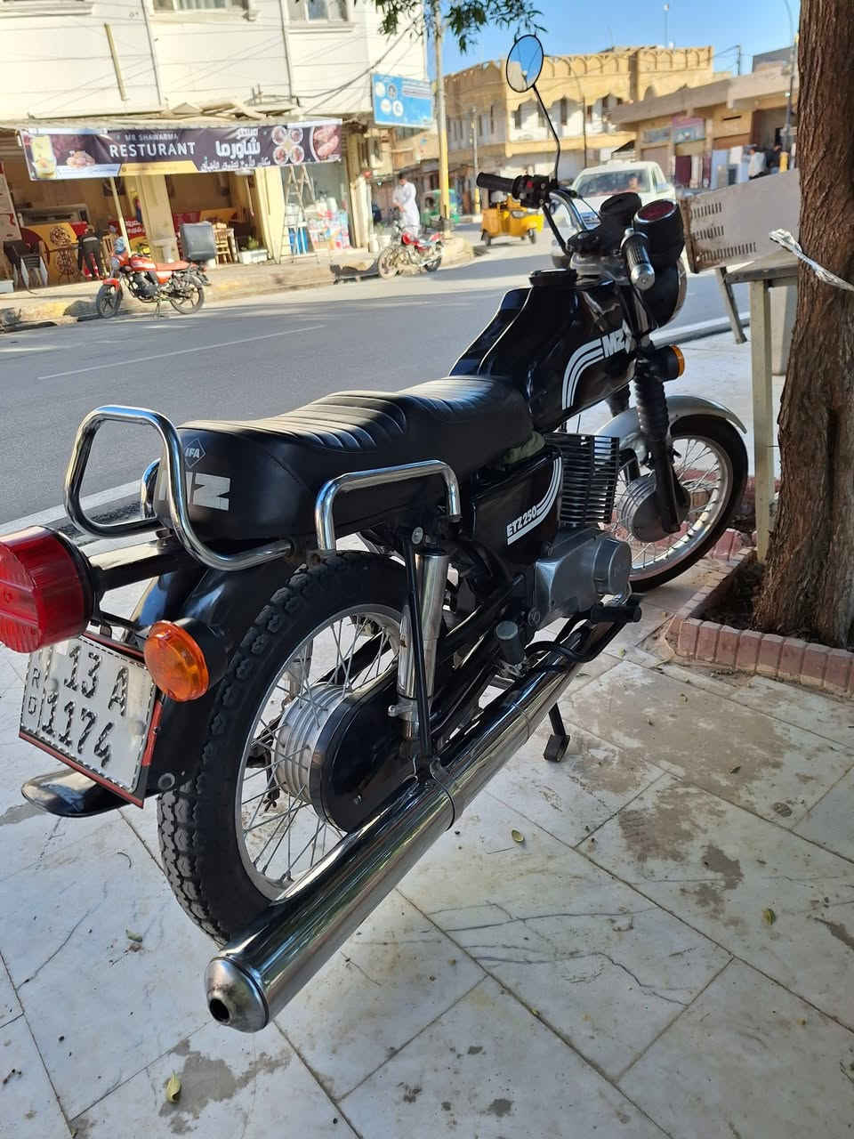 سلام عليكم دراجه امزت للبيع 82 تريد بدون تريد رقم وسنويه نكليزي ميسان مبدل بس خشم وبيه فطر جوه كشن ماكنيت قمبوره كصه 4 كابريتر كوبيه السعر تصل ماسنجر ماسحه ***********وتدلل مو شراي لايتعبني مكاني ناصريه قلعه سكر خاص ماعندي تصل
