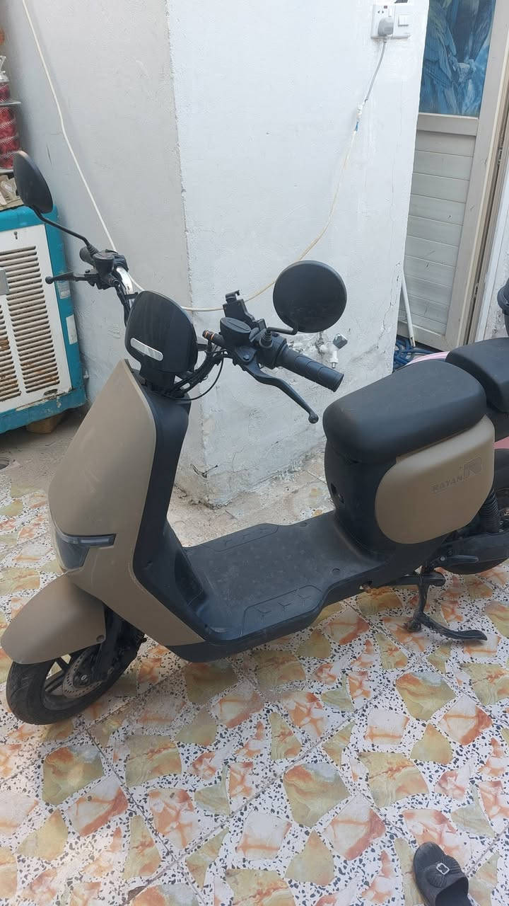 سلام عليكم دراجه شحن للبيع نوعيه جيده بطاريات حجم كبير النجف ***********
