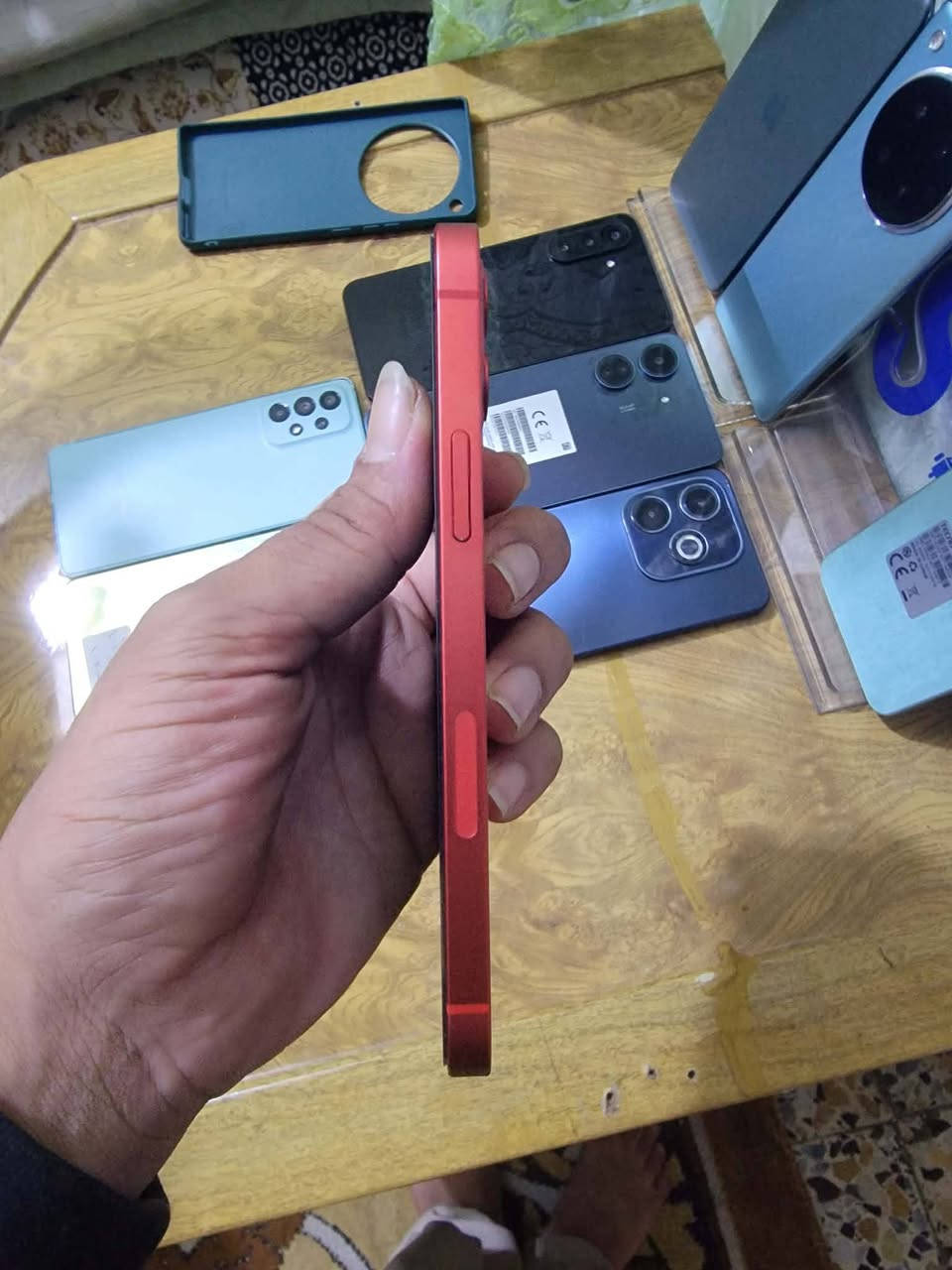 ايفون ١٢ اخو الجديد مكفول 
نظافه ٩٩ جهاز لك بطاريه ٨٤ 
ذاكرة ١٢٨ وتر برو مكفول
سعر ٣٥٠ قفل قفل قفل 🔐 🔐 🔐 
***********
