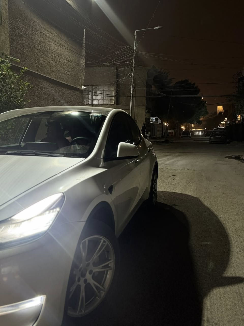 السلام عليكم
تيسلا Y 2023 
دبل ماطور لونك رينج 🚀
السياره جديده ماشيه 13,000 كيلو متر 
دخول جديد على ايدي 
حادثها بابين وجاملغ 
ايرباك برده 
مواصفات التيسلا المعروفه 
وياها شاحنه ضمان ٣٢ امبير 
محبس تيسلا وكارت وفون كي 
السياره طبعا اونلاين 
وبالعافيه على الياخذها 
السعر 200$ قفل 
مكاني بغداد مقابيل جامع النداء 
***********
