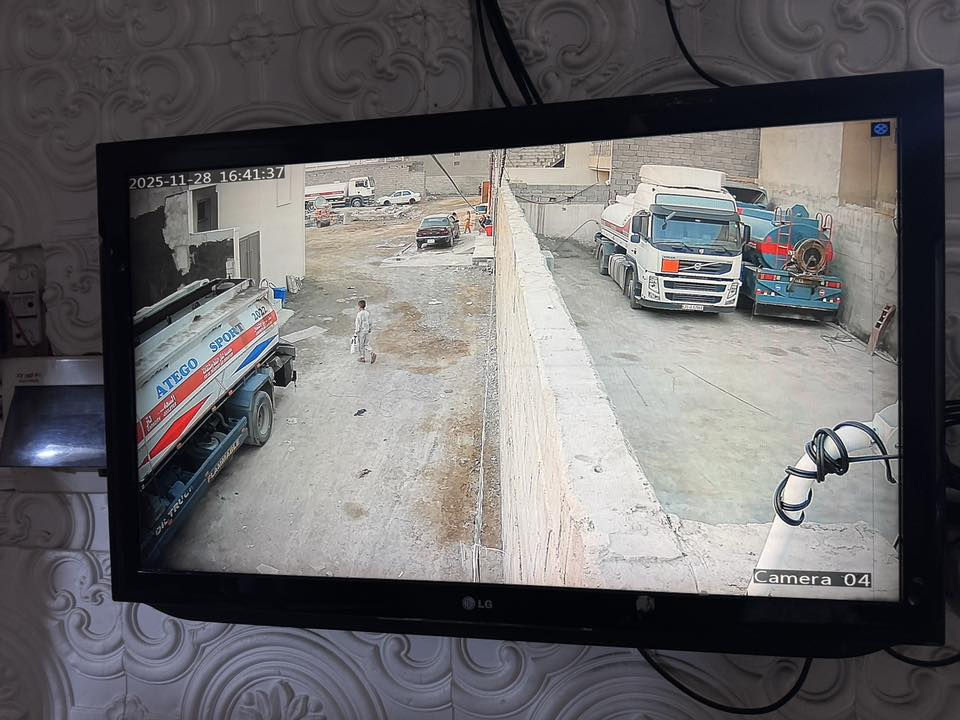 مكتب عين الصقر لكامرات المراقبة 
العروض الجديدة لنهاية السنة 
الكمية محدودة
منضومة كامرات fankvisionوكالة 
✅4 كامرات صوت وصورة
✅ واير 20 متر ويه كل كامرا
‏✅ DVR 4 ch 
✅ هارد 500GB  الاصلي
✅ماوس 
✅ محوله كهرباء ⚡️ عدد2 5A +2A
☑️تكدر تشاهد بتلفونك📱في اي مكان وتعيد تسجيل
✅ وضوح عالي الجوده رقم السيارة يبين 
✅ الصوت واقعي جدآ مايكات قويه 
🔥كل هاي التفاصيل والسعر 250 قبل التخفيض 

السعر بعد التخفيض لفتره محدوده 🔥225   الف فقط🔥
  
حارس مجانآ 

اما التنصيب سيكون مجانآ مجانآ 

للاستفسار الاتصال على الرقم 📱***********عمر رائد
او زيارة المكتب ديالى بهرز مقابيل كراج حجي سبع 
مكتب عين الصقر لكامرات المراقبه 
يتوفر خدمه توصيل جميع محافضات العراق
