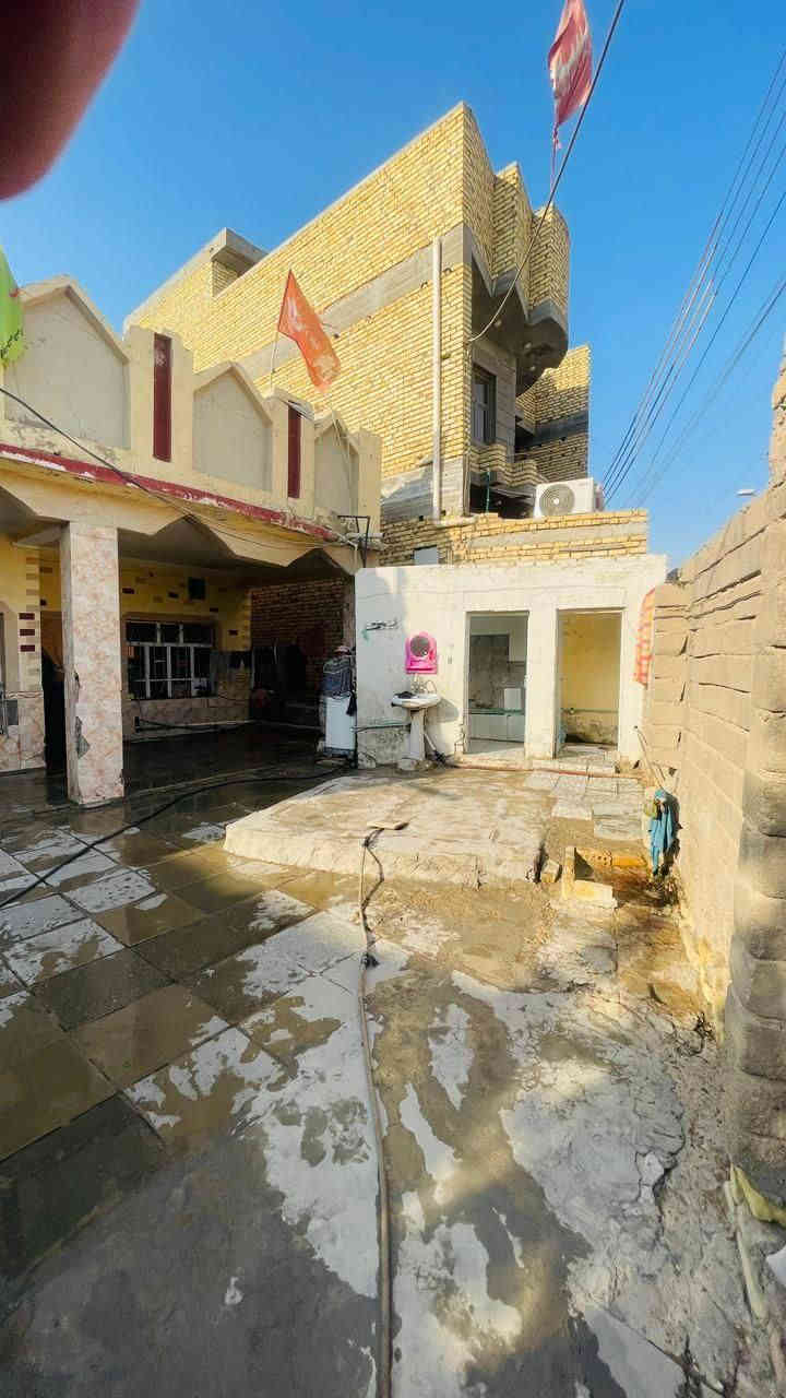 سلام عليكم 

▪️دار طابو للبيع 

▪️المكان سوق الشيوخ صلبة الاولى فرع دكتور عمار يم مدرسة البلاغة 

▪️المساحة 280 / م 

▪️يتكون من 3 غرف ومطبخ وصالة واستقبال وصحيات وساحة جبيرة 

▪️السعر 125 وبيه مجال 

▪️الاستفسار واتساب او الاتصال على رقم تالي 

▪️***********
▪️سيد حسن الموسوي

▪️مكتب الاحرار شارع بصرة يم جزرة مبايلات القديمة
