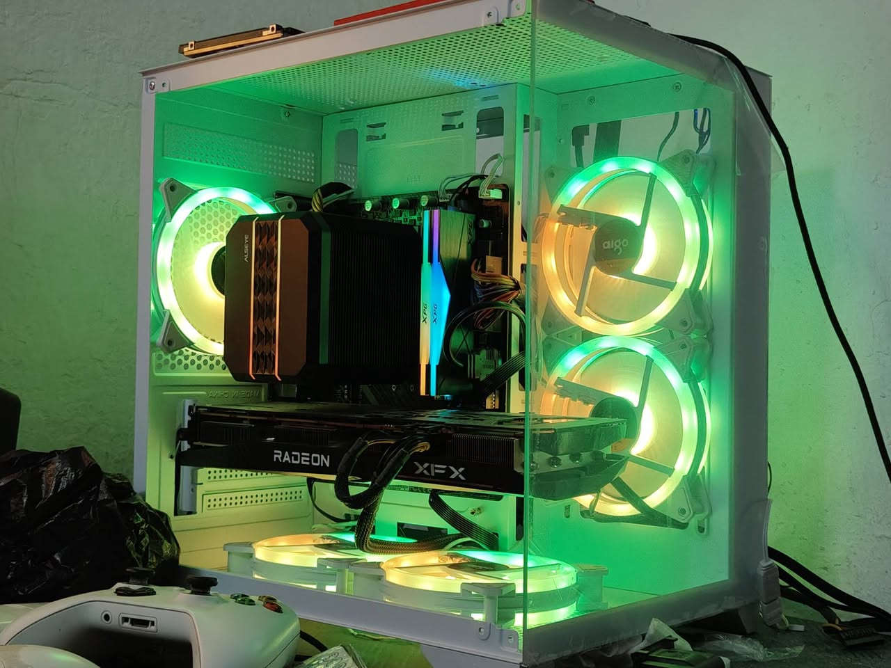 السلام عليكم 
تجميعة للبيع بمواصفات قوية للـ2K و الـ4K وشكل مرتب
واهم شي ضمان حقيقي 🌟
💠GPU:  AMD RX 6700XT XFX x3FAN
💠CPU: Intel i5 12400f 6C 12TH 
💠Cooler: ALSEYE Air cooler
💠M.B: ASROCK H610m hv5 m2
💠RAM: 16GB 8x2 ddr4 3200Mhz
💠STRG:1/ SSD Leaxer 256GB
2/ HDD 320GB 
💠P.s: 700w thermaltik 80PLUS
💠Case: Glass White case with 5xfan ARGB
WITH RGB Remont Control

ضمان الحاسبة اسبوع والربط على UPS لحماية القطع
السعر مليون و 185 الف دينار (1,185,000)

موجودة ملحقات بأسعار مناسبة جدا
كيبورد ميكانيكي مستعمل بلو سويج صيني بـ20 الف
هيدسيت جديدة وايرلس شحن تايب سي دنكل بـ30 الف
ماوس جديد ريدراكون ستورم برو وايرلس شحن بـ35 الف
ماوس باد حجم جبير 40×80سم بـ5 الف

📍الموقع بغداد مدينة الصدر قطاع 23
🚚 يوجد توصيل لجميع محافظات العراق 🇮🇶 
 هـ ***********  📞
