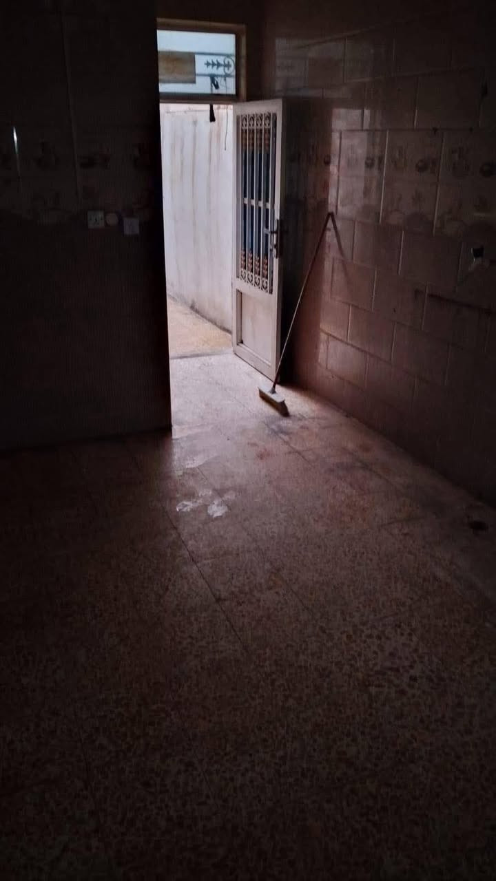 دااار للايجار حي ميسان قطاع 22شارع 12
المساحه 100مصر غرفه وصاله ومطبخ اوصحيات استقبال سعر الايجار 325الف مكتب الجبوري للعقار بلخدمه،***********
