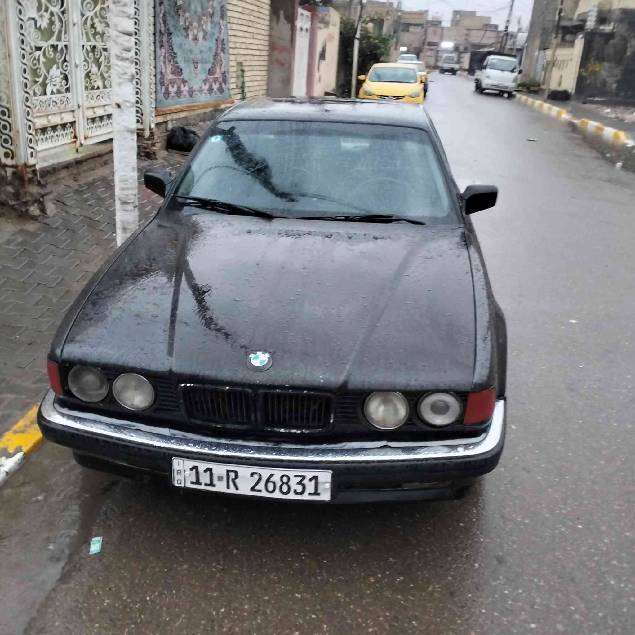 سلام عليكم بيم ام 735 
كير ومكينه خير من الله السياره نظيفه وجاهزه السعر. موديل 91 60وبيه مجال تحصل مراوس الهاتف ***********
