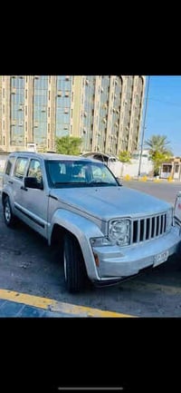 جيب لبيرتي 2010 محرك 3700  سياره بيه قطع صبغ ابيعه احزام وهسه بيه شويه...